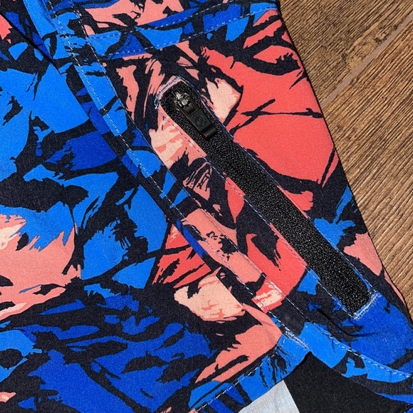 Blue lululemon shorts - Picture 5 of 6